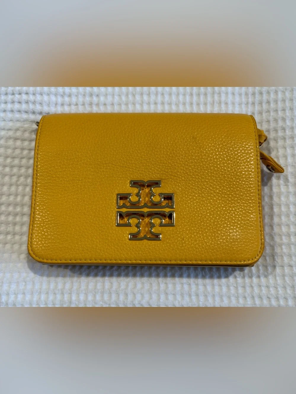 Tory Burch Bright Yellow Pebbled Leather Crossbody Bag with Logo - Picture 4 of 6
